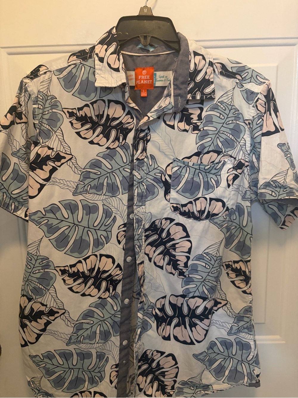 Free Planet Men's Blue Leaf Print Short-Sleeve Shirt